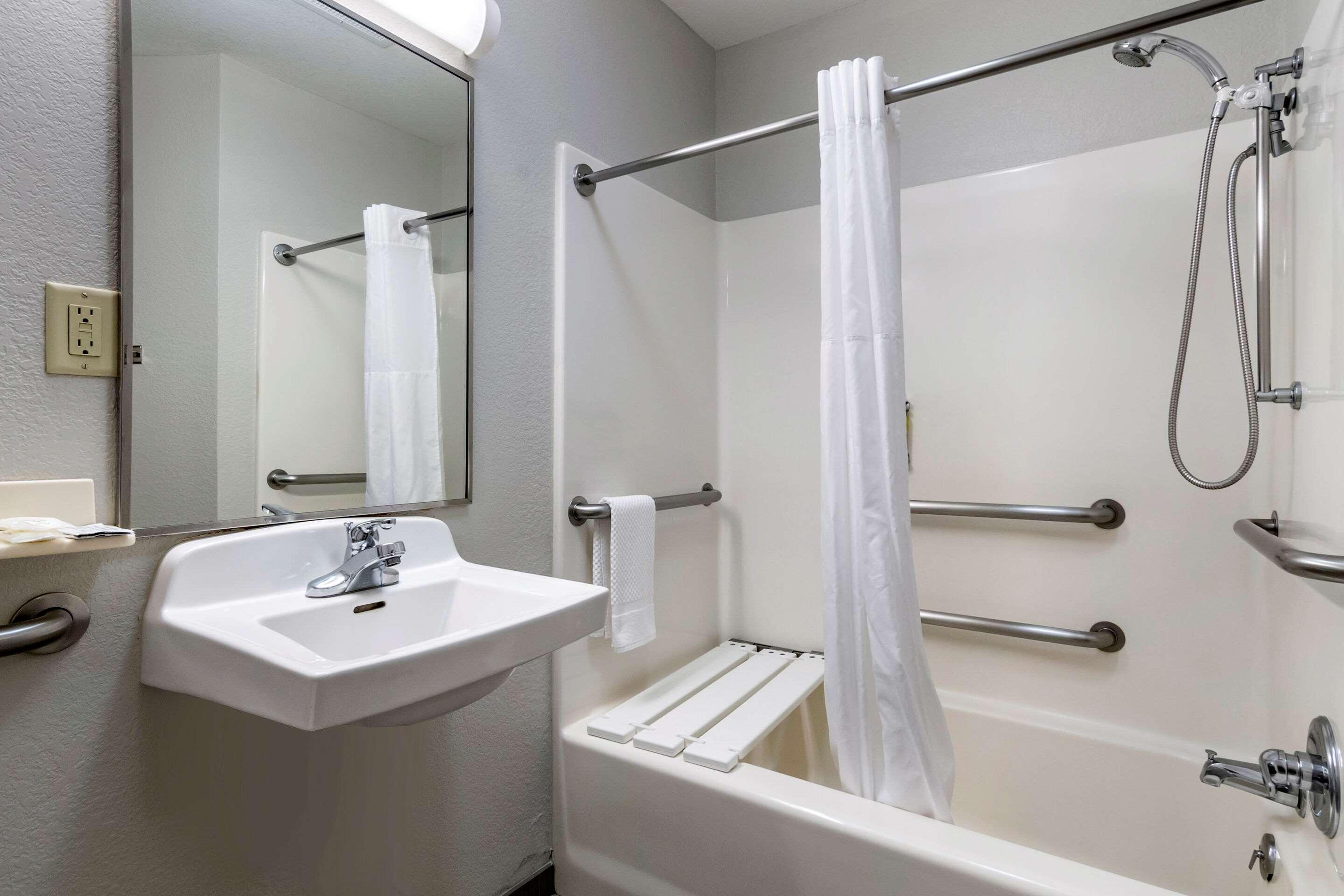 Mainstay Suites Емпория Екстериор снимка