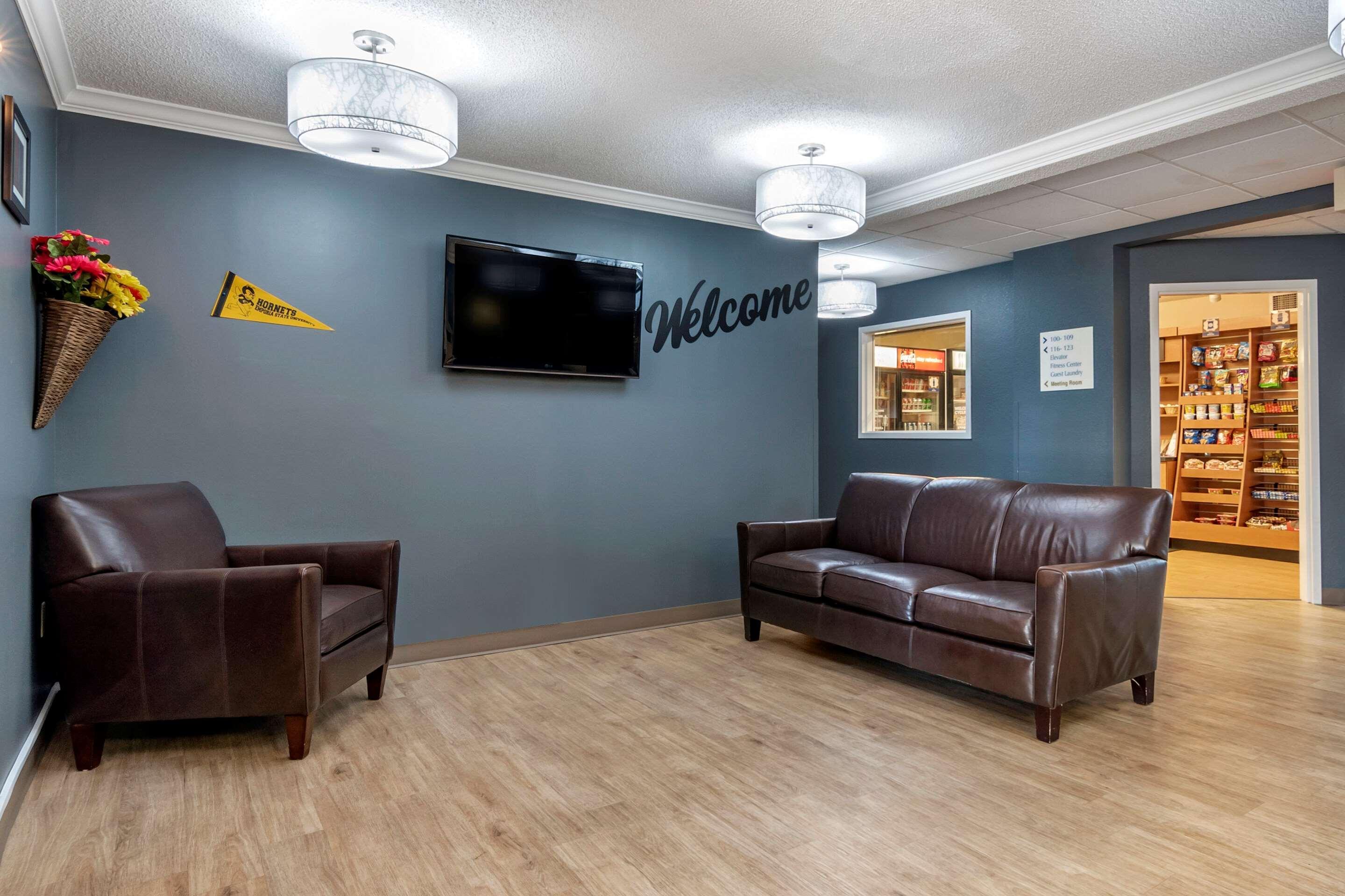 Mainstay Suites Емпория Екстериор снимка