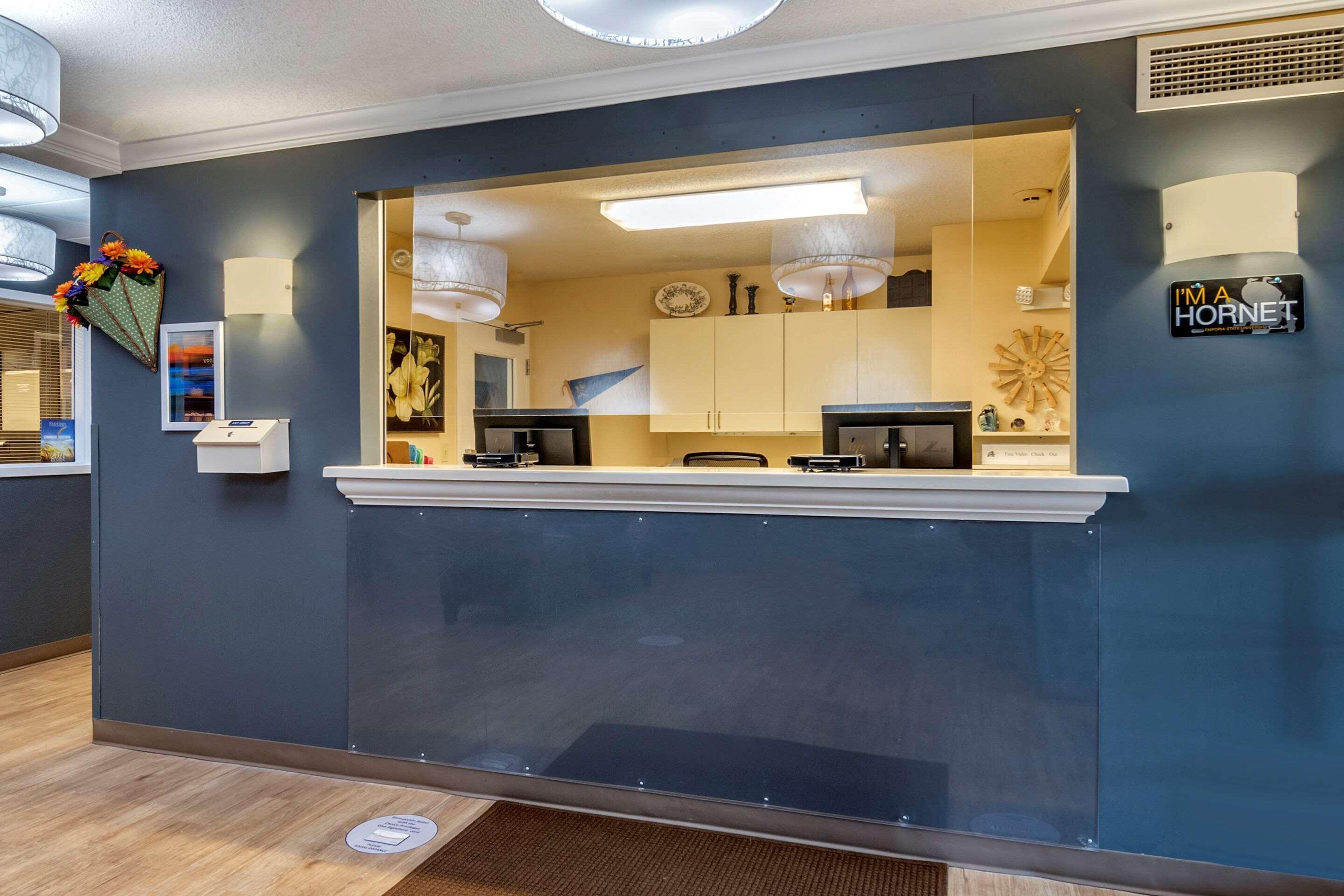 Mainstay Suites Емпория Екстериор снимка