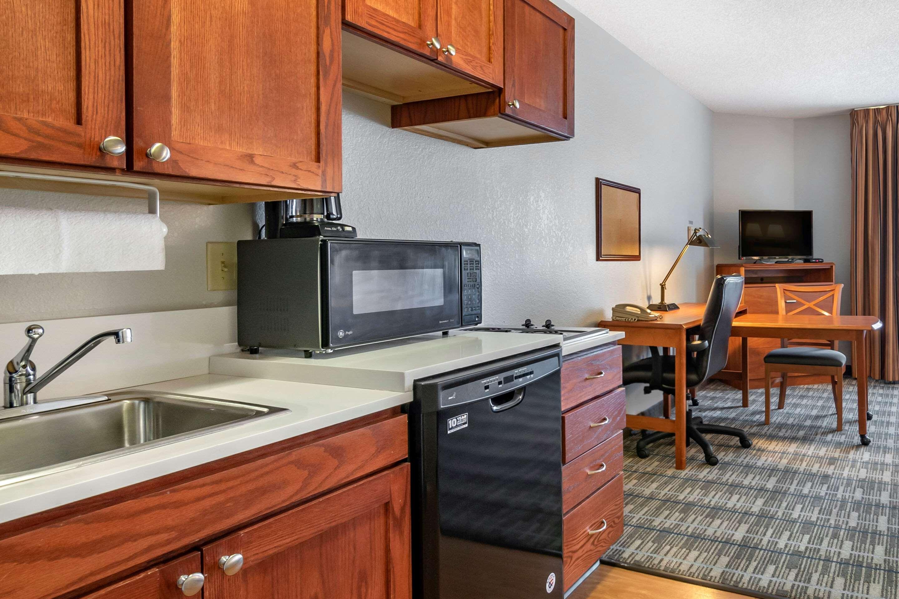 Mainstay Suites Емпория Екстериор снимка