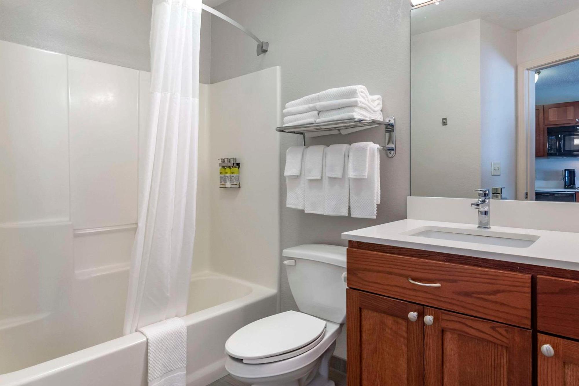 Mainstay Suites Емпория Екстериор снимка