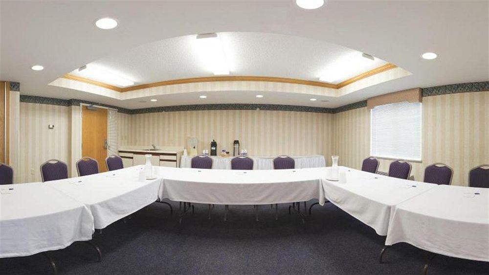 Mainstay Suites Емпория Екстериор снимка