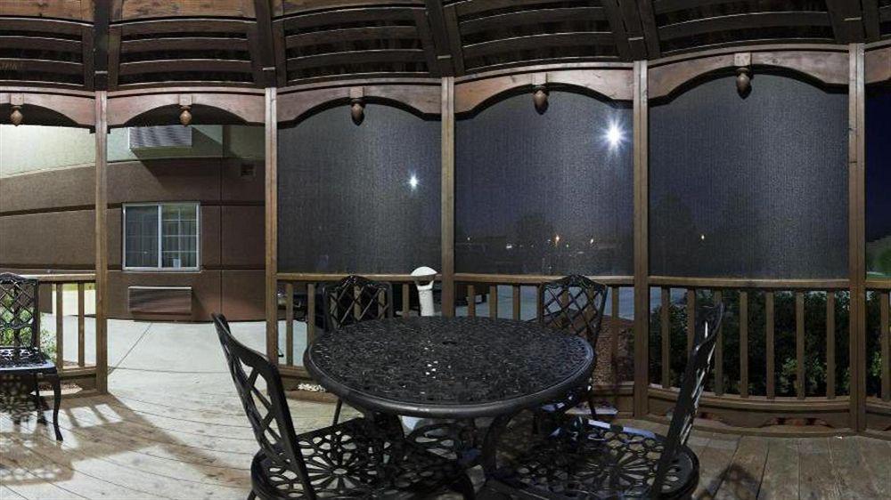 Mainstay Suites Емпория Екстериор снимка